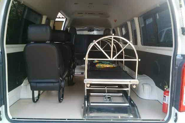 Mobil Jenazah visita